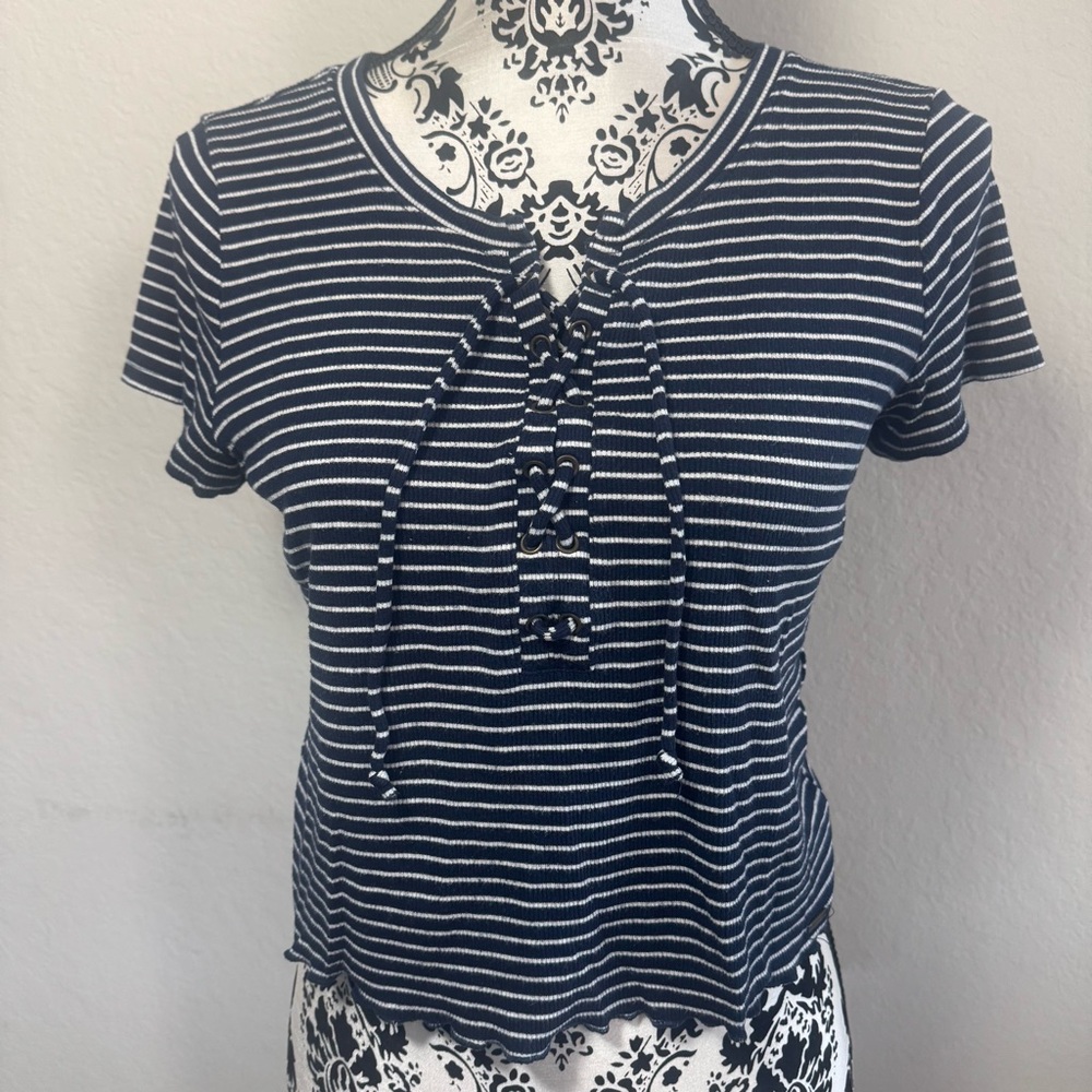 Hollister Women's Cropped Top Size M Must Have Collection Blue Striped